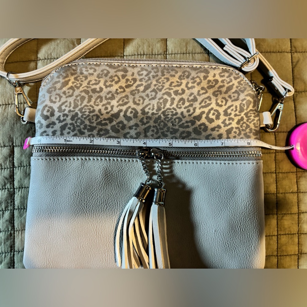 Leopard Print Crossbody Bag - White and Gray Jen & Co - Picture 2 of 11